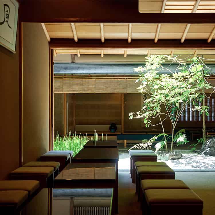 鶴屋吉信 本店の写真